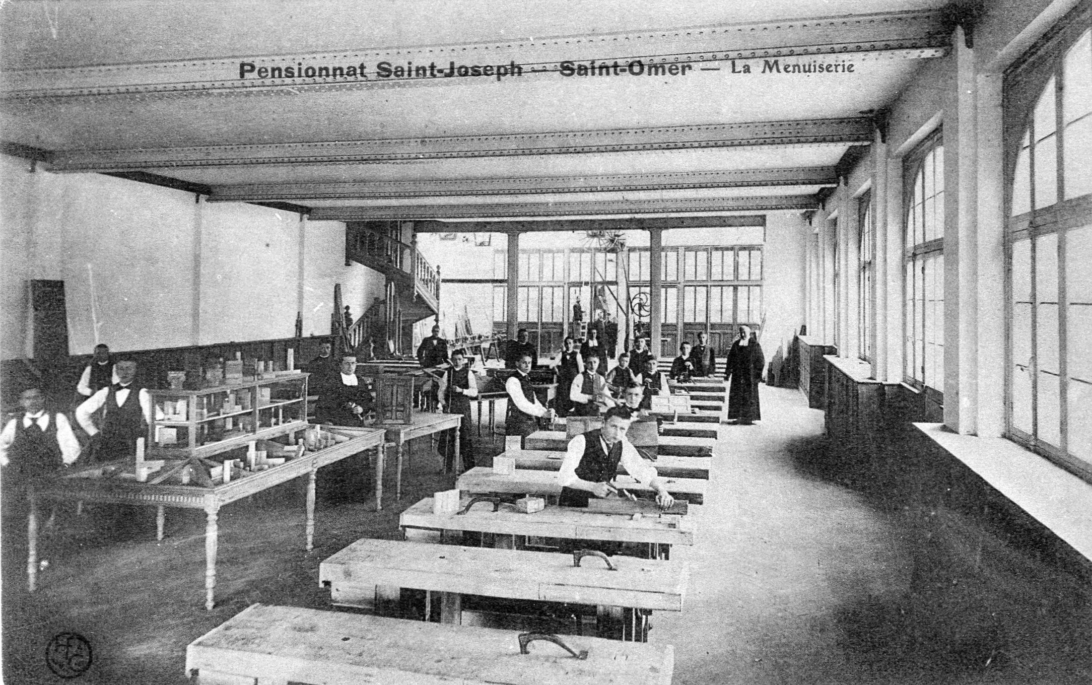 Au pensionnat , il y avait de monbreux ateliers, où les élèves povaient s'initier à divers métiers. ici on peut voir l'atelier menuiserie.